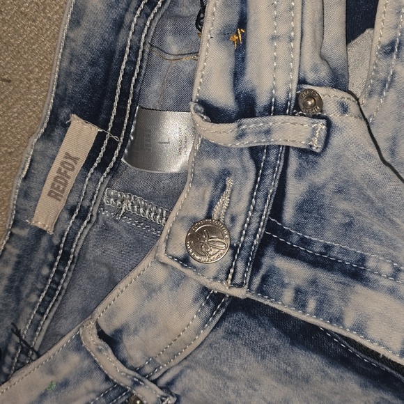 Redfox - Picture 2 of 4